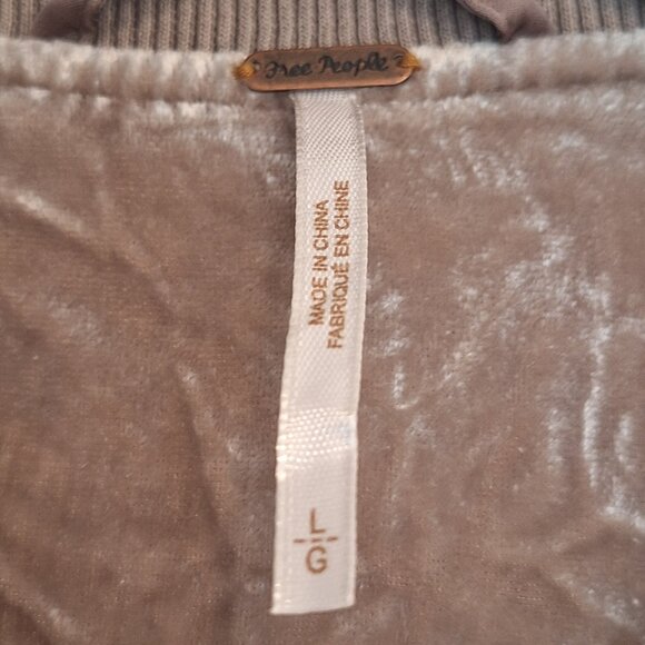 Free people Ruched crushed velvet bomber jacket pink cream size L/G - Picture 2 of 9